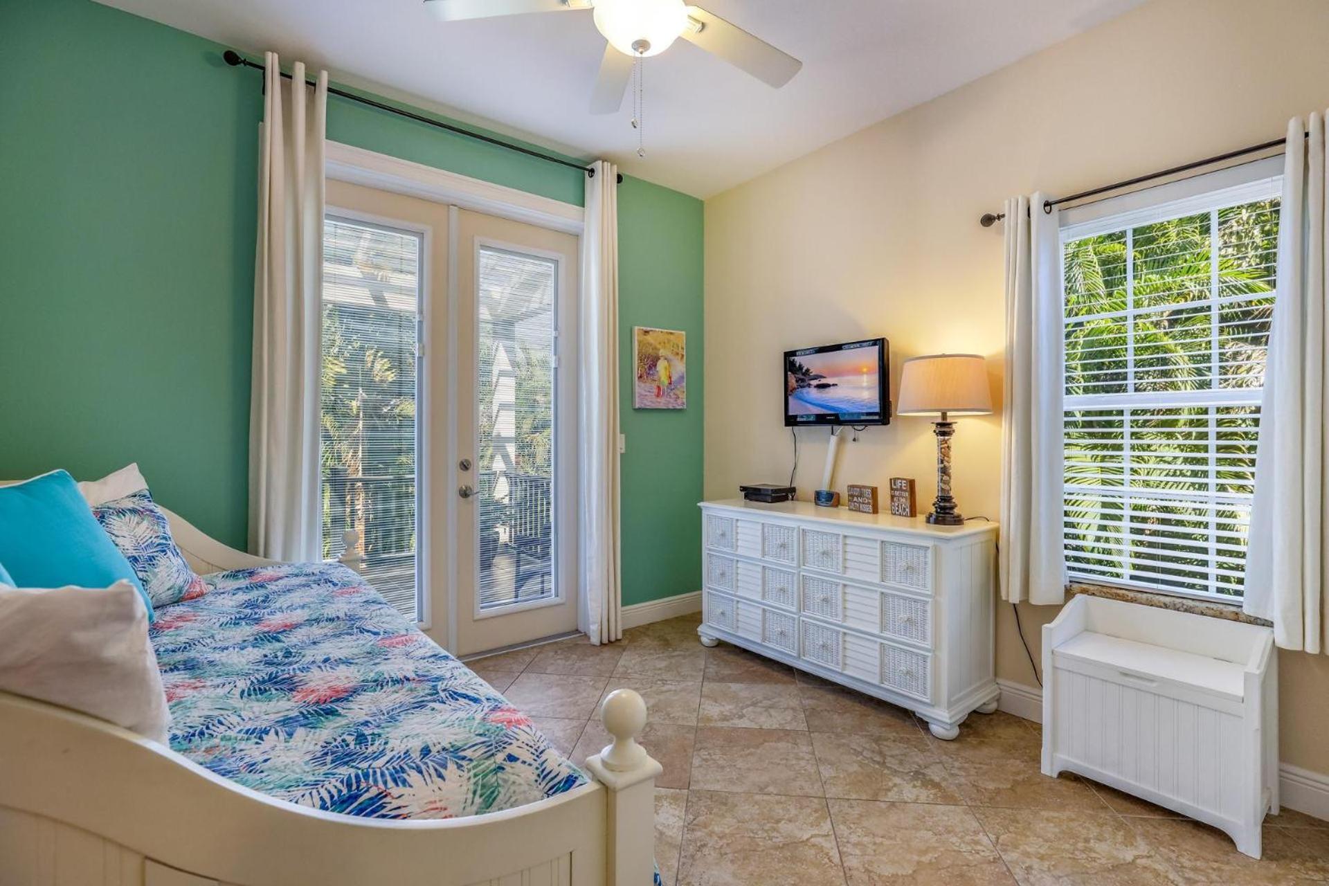 הולמס ביץ' Coconut Cottage מראה חיצוני תמונה